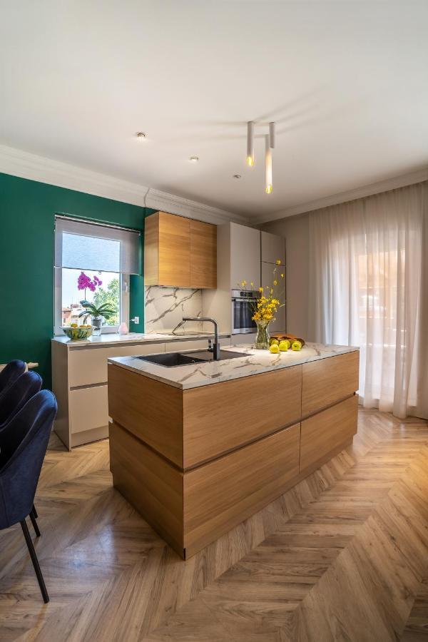 Great Location-luxury +free Parking Apartment