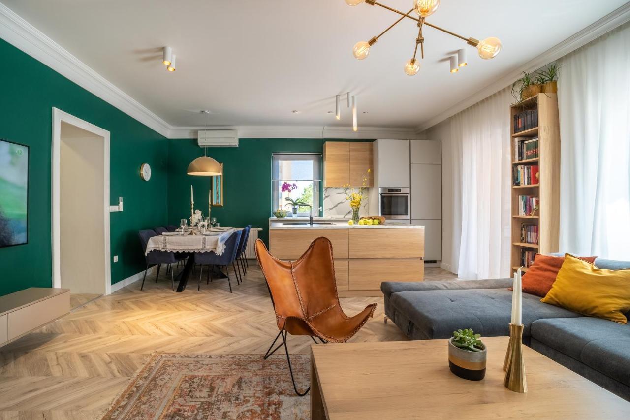 Great Location-luxury +free Parking *