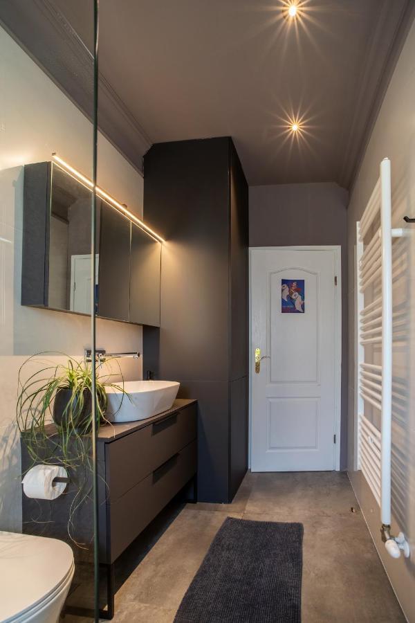 Great Location-luxury +free Parking *